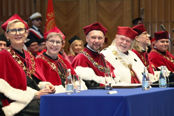 Jubileusze Collegium Medicum UMK uroczystość w Bydgoszczy (Filharmonia Pomorska,  25.11.2024) [fot. Andrzej Romański] Kliknij, aby powiększyć zdjęcie