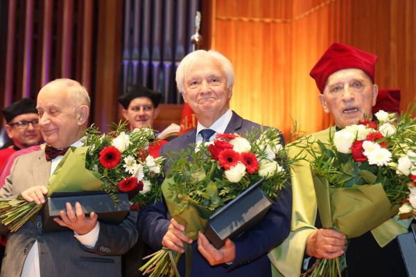 Jubileusze Collegium Medicum UMK uroczystość w Bydgoszczy (Filharmonia Pomorska,  25.11.2024) [fot. Andrzej Romański] Kliknij, aby powiększyć zdjęcie