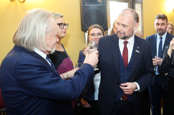 Jubileusze Collegium Medicum UMK uroczystość w Bydgoszczy (Filharmonia Pomorska,  25.11.2024) [fot. Andrzej Romański] Kliknij, aby powiększyć zdjęcie