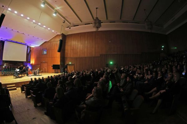 Jubileusze Collegium Medicum UMK uroczystość w Bydgoszczy (Filharmonia Pomorska,  25.11.2024) [fot. Andrzej Romański] Kliknij, aby powiększyć zdjęcie