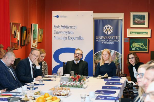 Spotkanie władz UMK i Uniwersytetu Kazimierza Wielkiego w Bydgoszczy (Collegium Maximum, 16.12.2024) [fot. Andrzej Romański] Kliknij, aby powiększyć zdjęcie