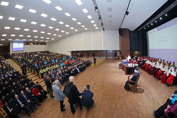 Uroczystość Święta Uniwersytetu jubileusz 80-lecia UMK (19.02.2025) [fot. Andrzej Romański] Kliknij, aby powiększyć zdjęcie