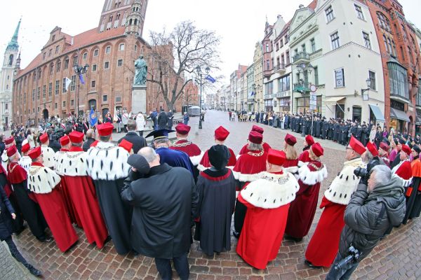 Uroczystość Święta Uniwersytetu jubileusz 80-lecia UMK (19.02.2025) [fot. Andrzej Romański] Kliknij, aby powiększyć zdjęcie