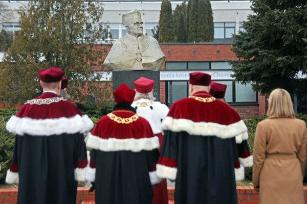 Uroczystość Święta Uniwersytetu jubileusz 80-lecia UMK (19.02.2025) [fot. Andrzej Romański] Kliknij, aby powiększyć zdjęcie