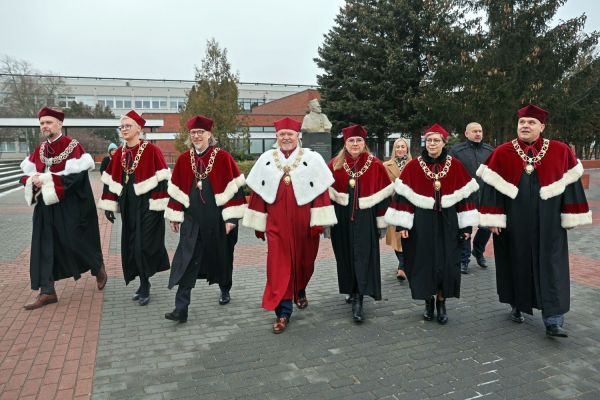 Uroczystość Święta Uniwersytetu jubileusz 80-lecia UMK (19.02.2025) [fot. Andrzej Romański] Kliknij, aby powiększyć zdjęcie