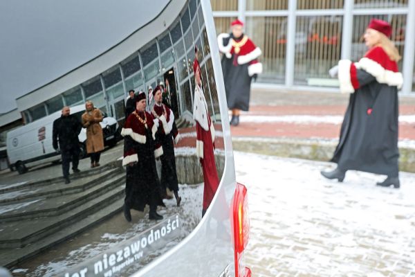 Uroczystość Święta Uniwersytetu jubileusz 80-lecia UMK (19.02.2025) [fot. Andrzej Romański] Kliknij, aby powiększyć zdjęcie