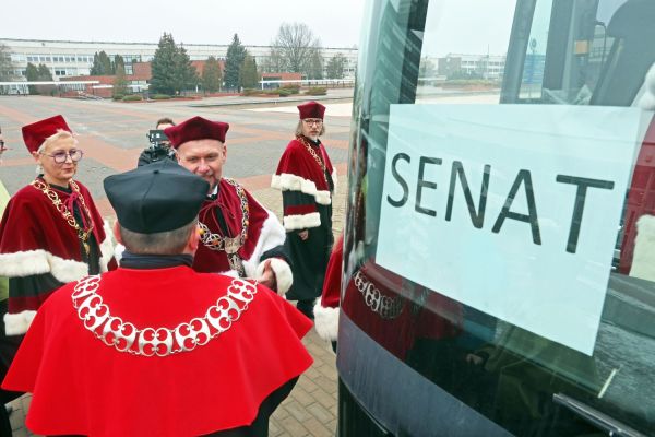 Uroczystość Święta Uniwersytetu jubileusz 80-lecia UMK (19.02.2025) [fot. Andrzej Romański] Kliknij, aby powiększyć zdjęcie