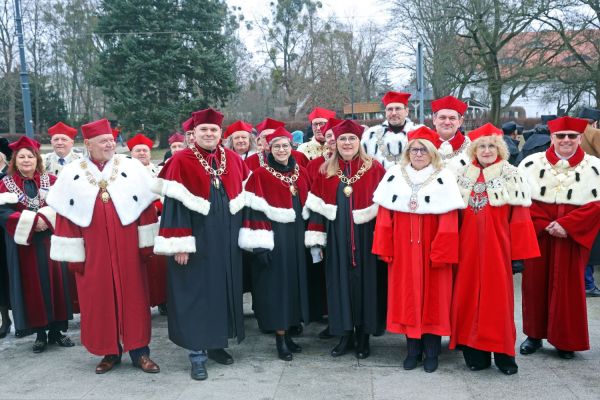 Uroczystość Święta Uniwersytetu jubileusz 80-lecia UMK (19.02.2025) [fot. Andrzej Romański] Kliknij, aby powiększyć zdjęcie