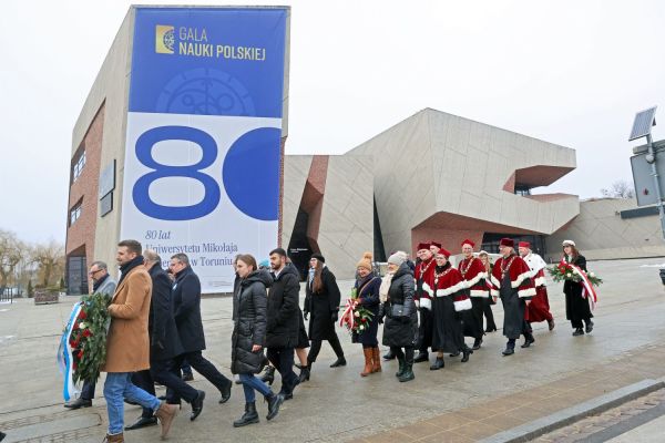 Uroczystość Święta Uniwersytetu jubileusz 80-lecia UMK (19.02.2025) [fot. Andrzej Romański] Kliknij, aby powiększyć zdjęcie