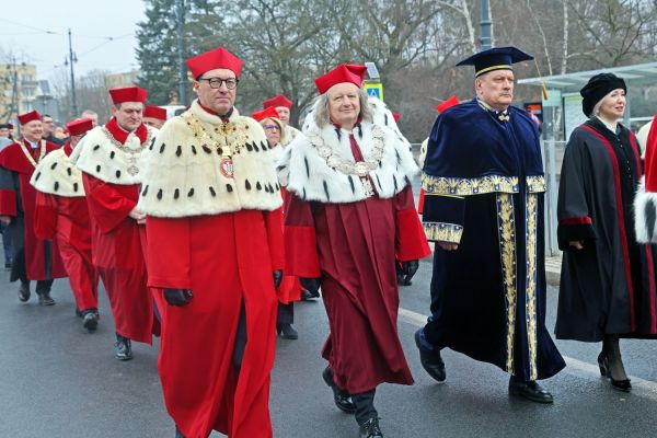 Uroczystość Święta Uniwersytetu jubileusz 80-lecia UMK (19.02.2025) [fot. Andrzej Romański] Kliknij, aby powiększyć zdjęcie