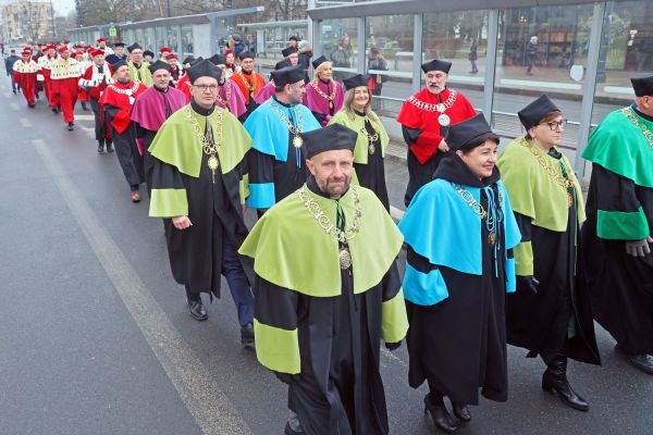 Uroczystość Święta Uniwersytetu jubileusz 80-lecia UMK (19.02.2025) [fot. Andrzej Romański] Kliknij, aby powiększyć zdjęcie