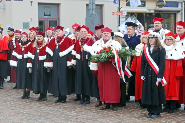 Uroczystość Święta Uniwersytetu jubileusz 80-lecia UMK (19.02.2025) [fot. Andrzej Romański] Kliknij, aby powiększyć zdjęcie