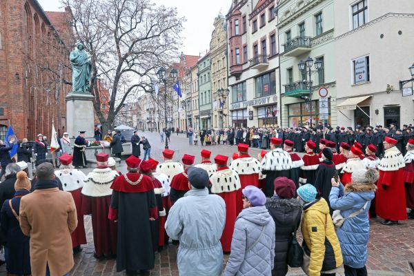 Uroczystość Święta Uniwersytetu jubileusz 80-lecia UMK (19.02.2025) [fot. Andrzej Romański] Kliknij, aby powiększyć zdjęcie