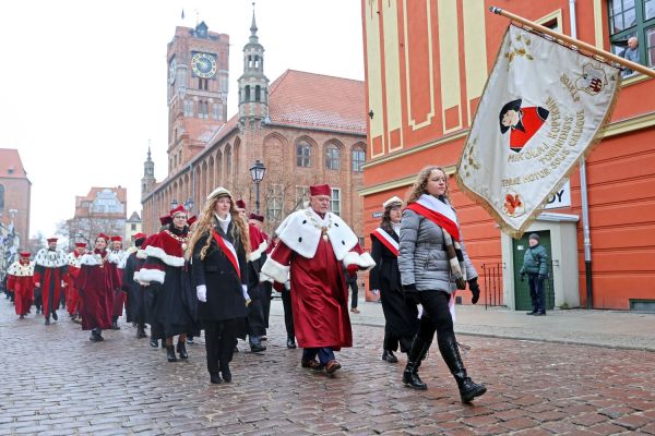 Uroczystość Święta Uniwersytetu jubileusz 80-lecia UMK (19.02.2025) [fot. Andrzej Romański] Kliknij, aby powiększyć zdjęcie