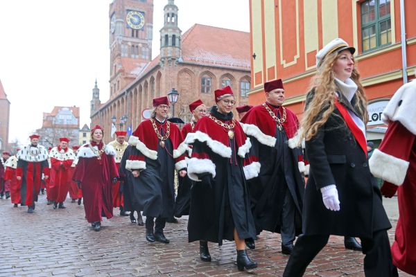 Uroczystość Święta Uniwersytetu jubileusz 80-lecia UMK (19.02.2025) [fot. Andrzej Romański] Kliknij, aby powiększyć zdjęcie