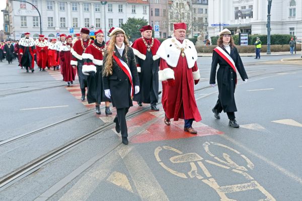 Uroczystość Święta Uniwersytetu jubileusz 80-lecia UMK (19.02.2025) [fot. Andrzej Romański] Kliknij, aby powiększyć zdjęcie