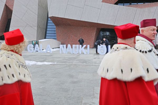 Uroczystość Święta Uniwersytetu jubileusz 80-lecia UMK (19.02.2025) [fot. Andrzej Romański] Kliknij, aby powiększyć zdjęcie