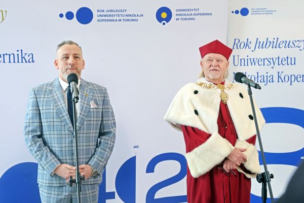 Uroczystość Święta Uniwersytetu jubileusz 80-lecia UMK (19.02.2025) [fot. Andrzej Romański] Kliknij, aby powiększyć zdjęcie