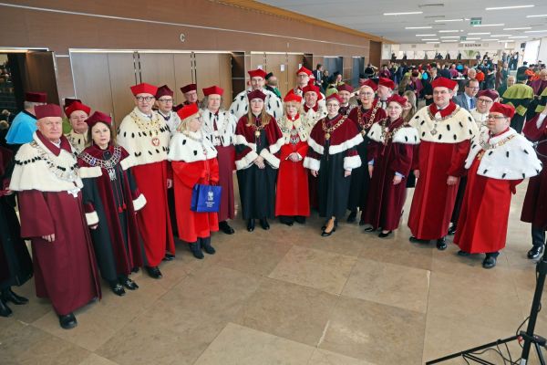 Uroczystość Święta Uniwersytetu jubileusz 80-lecia UMK (19.02.2025) [fot. Andrzej Romański] Kliknij, aby powiększyć zdjęcie