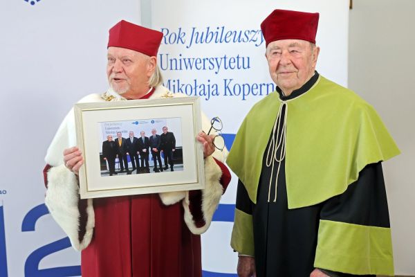 Uroczystość Święta Uniwersytetu jubileusz 80-lecia UMK (19.02.2025) [fot. Andrzej Romański] Kliknij, aby powiększyć zdjęcie