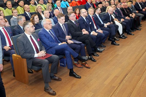 Uroczystość Święta Uniwersytetu jubileusz 80-lecia UMK (19.02.2025) [fot. Andrzej Romański] Kliknij, aby powiększyć zdjęcie