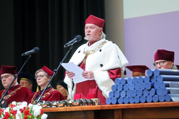 Uroczystość Święta Uniwersytetu jubileusz 80-lecia UMK (19.02.2025) [fot. Andrzej Romański] Kliknij, aby powiększyć zdjęcie