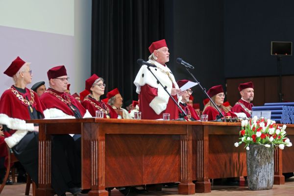 Uroczystość Święta Uniwersytetu jubileusz 80-lecia UMK (19.02.2025) [fot. Andrzej Romański] Kliknij, aby powiększyć zdjęcie