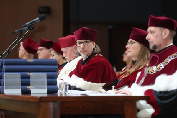 Uroczystość Święta Uniwersytetu jubileusz 80-lecia UMK (19.02.2025) [fot. Andrzej Romański] Kliknij, aby powiększyć zdjęcie