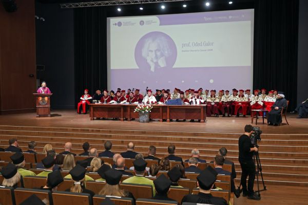 Uroczystość Święta Uniwersytetu jubileusz 80-lecia UMK (19.02.2025) [fot. Andrzej Romański] Kliknij, aby powiększyć zdjęcie