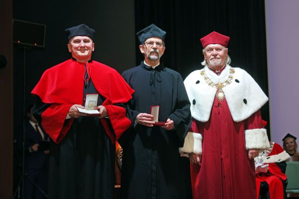 Uroczystość Święta Uniwersytetu jubileusz 80-lecia UMK (19.02.2025) [fot. Andrzej Romański] Kliknij, aby powiększyć zdjęcie