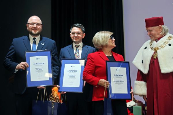 Uroczystość Święta Uniwersytetu jubileusz 80-lecia UMK (19.02.2025) [fot. Andrzej Romański] Kliknij, aby powiększyć zdjęcie