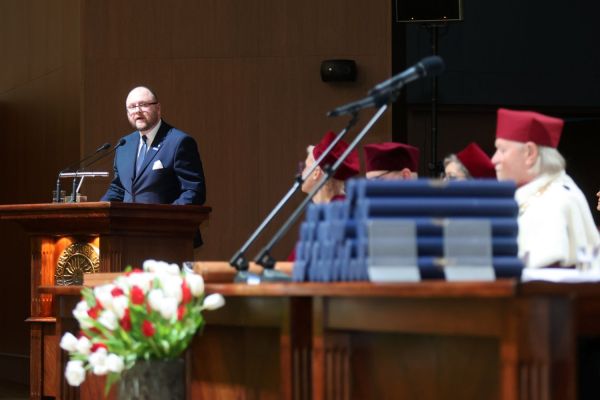 Uroczystość Święta Uniwersytetu jubileusz 80-lecia UMK (19.02.2025) [fot. Andrzej Romański] Kliknij, aby powiększyć zdjęcie