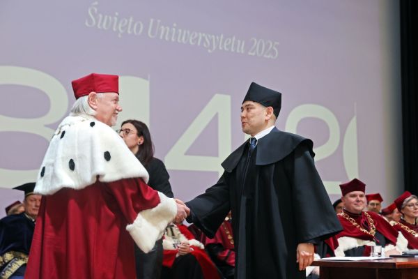 Uroczystość Święta Uniwersytetu jubileusz 80-lecia UMK (19.02.2025) [fot. Andrzej Romański] Kliknij, aby powiększyć zdjęcie