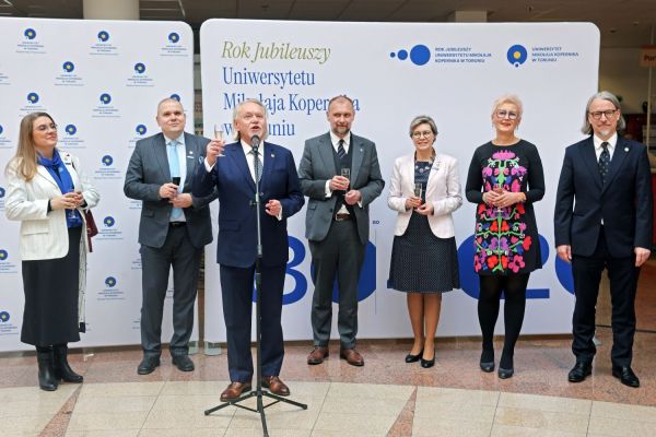 Uroczystość Święta Uniwersytetu jubileusz 80-lecia UMK (19.02.2025) [fot. Andrzej Romański] Kliknij, aby powiększyć zdjęcie