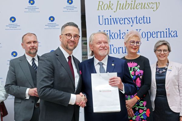 Uroczystość Święta Uniwersytetu jubileusz 80-lecia UMK (19.02.2025) [fot. Andrzej Romański] Kliknij, aby powiększyć zdjęcie