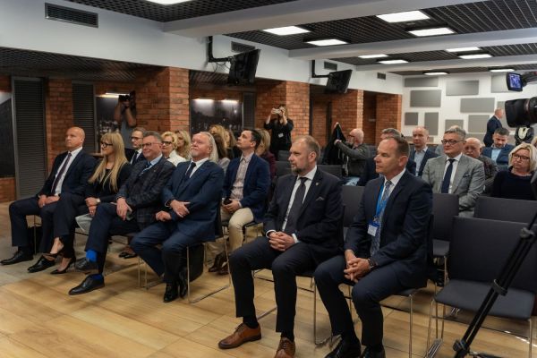 Podpisanie umowy na budowę Centrum Stomatologii UMK [fot. Mariusz Kowalikowski] Kliknij, aby powiększyć zdjęcie