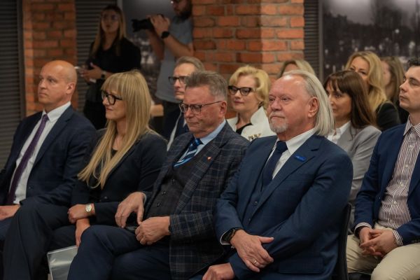 Podpisanie umowy na budowę Centrum Stomatologii UMK [fot. Mariusz Kowalikowski] Kliknij, aby powiększyć zdjęcie
