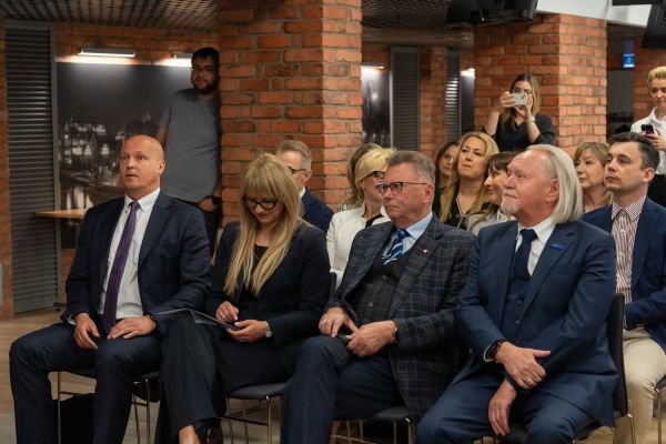 Podpisanie umowy na budowę Centrum Stomatologii UMK [fot. Mariusz Kowalikowski] Kliknij, aby powiększyć zdjęcie