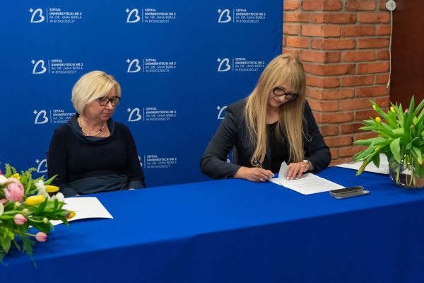Podpisanie umowy na budowę Centrum Stomatologii UMK [fot. Mariusz Kowalikowski] Kliknij, aby powiększyć zdjęcie
