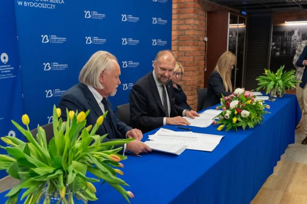 Podpisanie umowy na budowę Centrum Stomatologii UMK [fot. Mariusz Kowalikowski] Kliknij, aby powiększyć zdjęcie