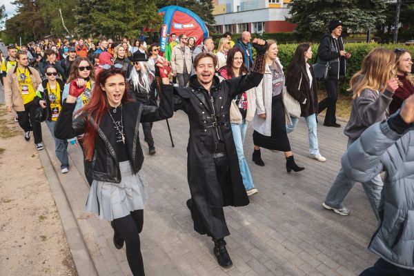 Piernikalia 2025 pochód ulicami miasta (16.05.2025) [fot. Andrzej Romański] Kliknij, aby powiększyć zdjęcie
