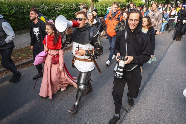 Piernikalia 2025 pochód ulicami miasta (16.05.2025) [fot. Andrzej Romański] Kliknij, aby powiększyć zdjęcie