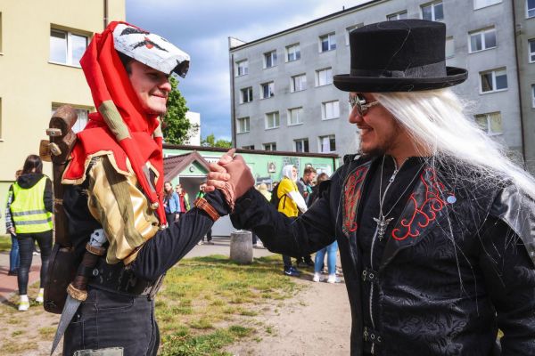 Piernikalia 2025 pochód ulicami miasta (16.05.2025) [fot. Andrzej Romański] Kliknij, aby powiększyć zdjęcie