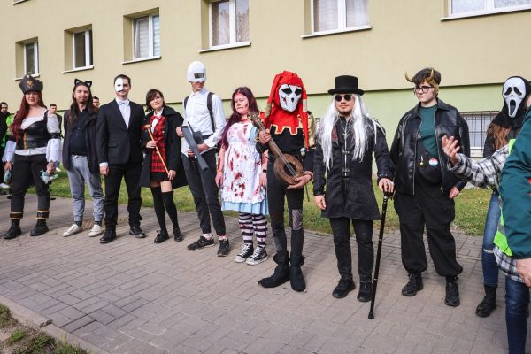 Piernikalia 2025 pochód ulicami miasta (16.05.2025) [fot. Andrzej Romański] Kliknij, aby powiększyć zdjęcie