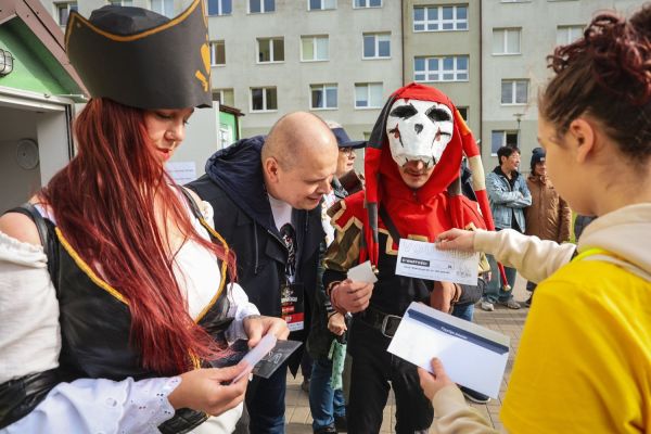 Piernikalia 2025 pochód ulicami miasta (16.05.2025) [fot. Andrzej Romański] Kliknij, aby powiększyć zdjęcie