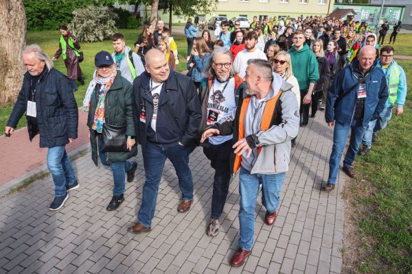 Piernikalia 2025 pochód ulicami miasta (16.05.2025) [fot. Andrzej Romański] Kliknij, aby powiększyć zdjęcie