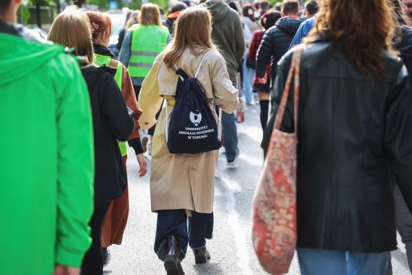 Piernikalia 2025 pochód ulicami miasta (16.05.2025) [fot. Andrzej Romański] Kliknij, aby powiększyć zdjęcie