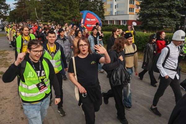 Piernikalia 2025 pochód ulicami miasta (16.05.2025) [fot. Andrzej Romański] Kliknij, aby powiększyć zdjęcie