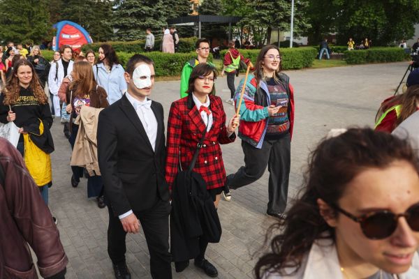 Piernikalia 2025 pochód ulicami miasta (16.05.2025) [fot. Andrzej Romański] Kliknij, aby powiększyć zdjęcie