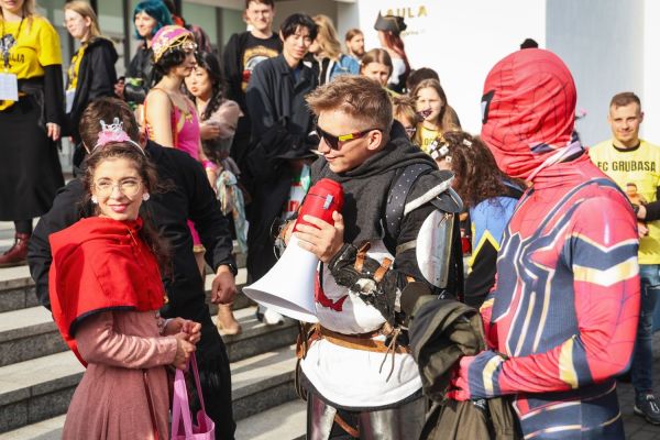 Piernikalia 2025 pochód ulicami miasta (16.05.2025) [fot. Andrzej Romański] Kliknij, aby powiększyć zdjęcie
